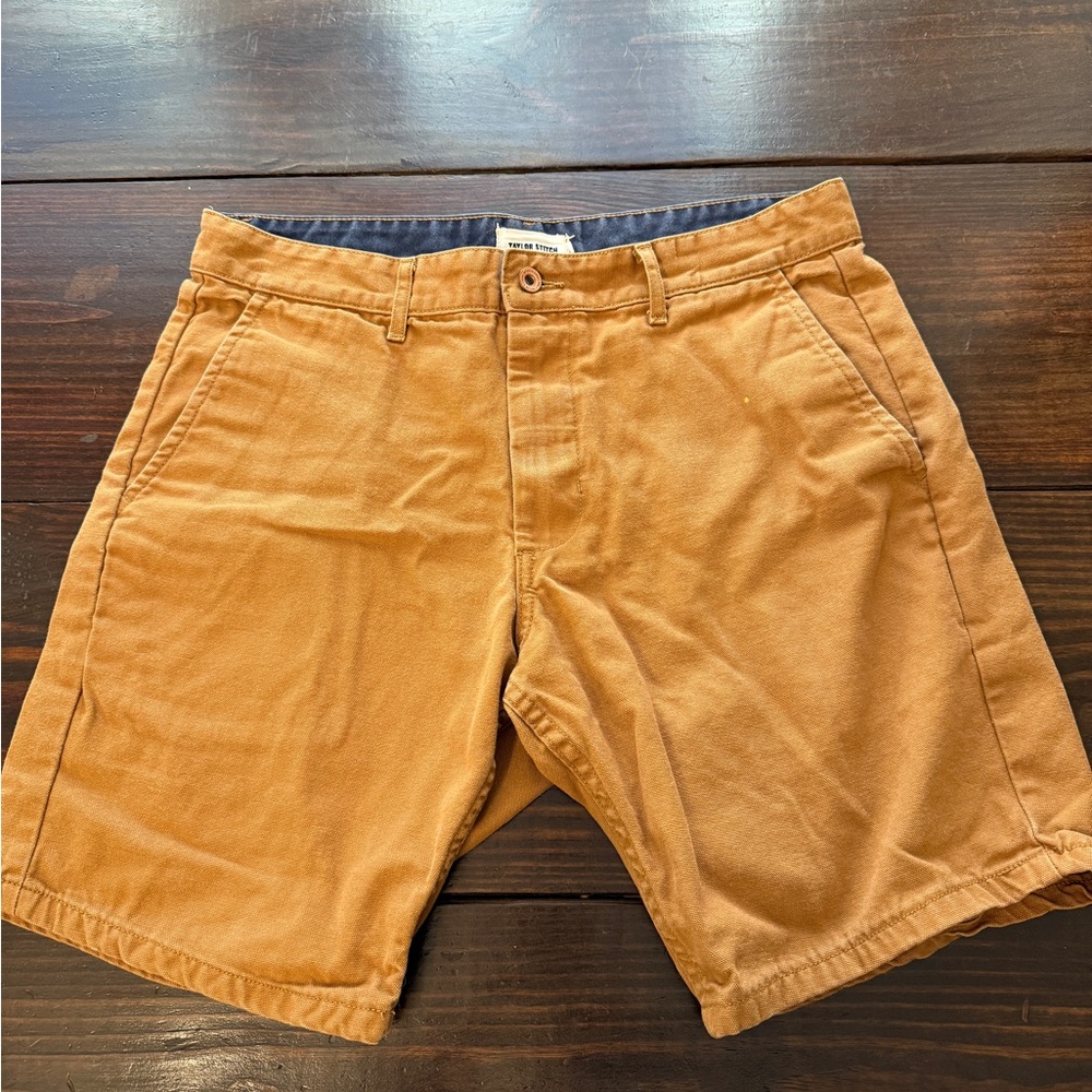 Taylor Stitch Canvas Shorts, Size 35, great color, small dot on left leg